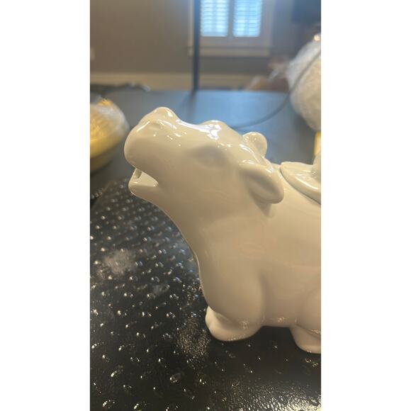 136. Cordon Bleu Hippo Teapot - Picture 3 of 6